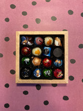 Afbeelding in Gallery-weergave laden, Aanbieding! Bonbons Medium plus Kookboek “Proef de liefde” t.w.v. €19,95