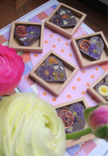 Afbeelding in Gallery-weergave laden, Hart bloemenreep pure chocolade
