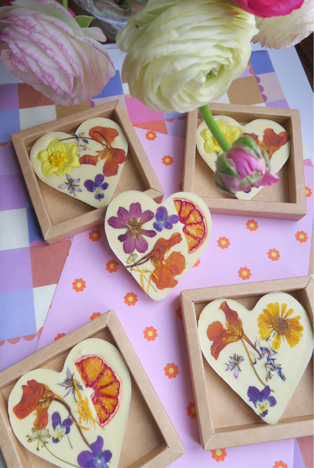 Hart bloemenreep witte chocolade